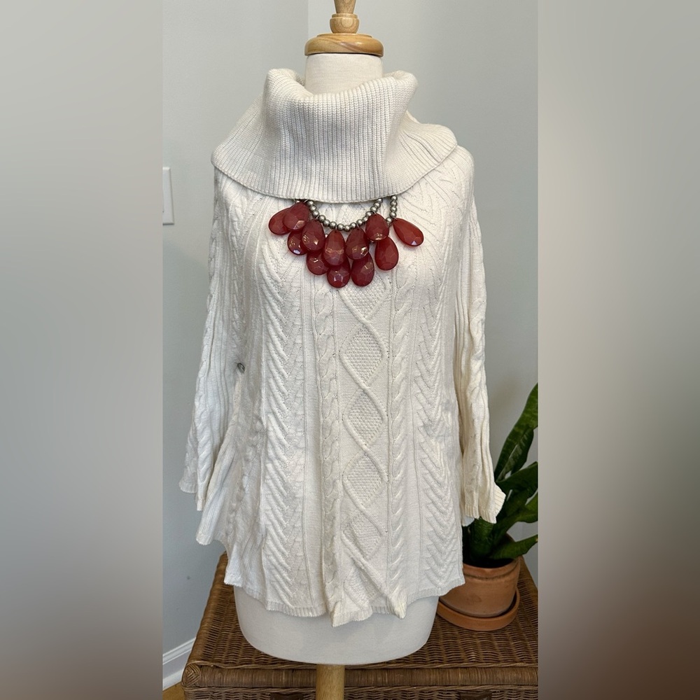 White House Black Market Cable Knit Sweater Poncho Women’s XS (Runs bigger S/M)